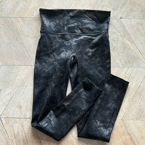 Spanx Faux Leather Camo Leggings, Size Medium Petite